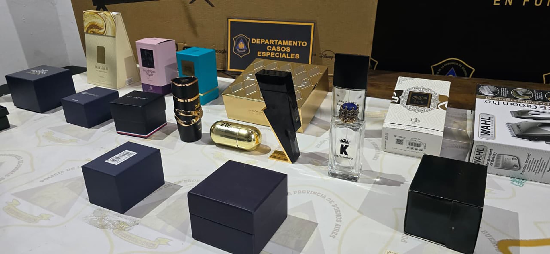 Incautaron una variedad de productos, incluyendo perfumes y aparatos electrónicos, tras la operación del Departamento de Casos Especiales de la Provincia de Buenos Aires