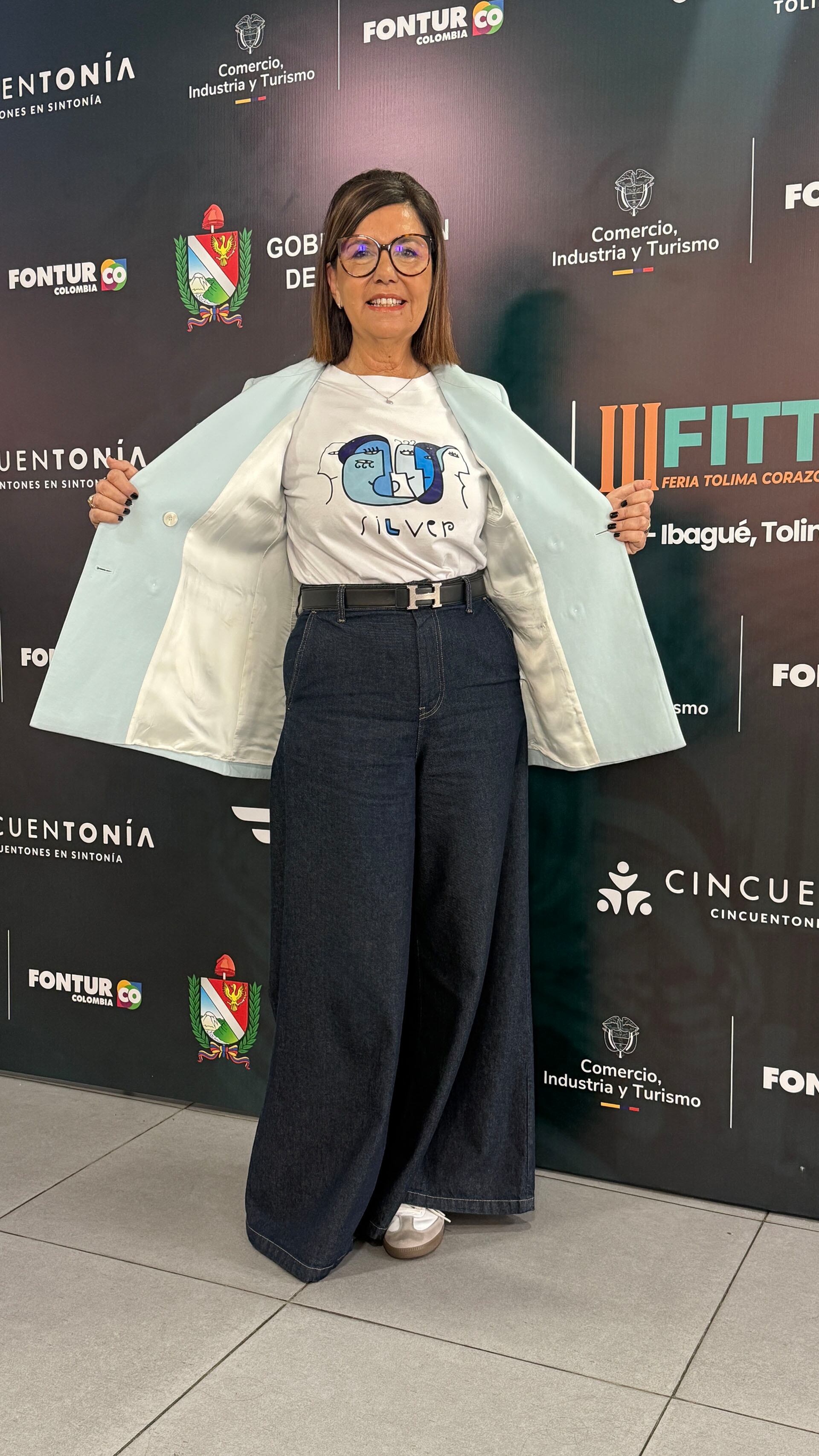 Liliana Parodi con la remera diseñada por Milo Lockett para la generación silver