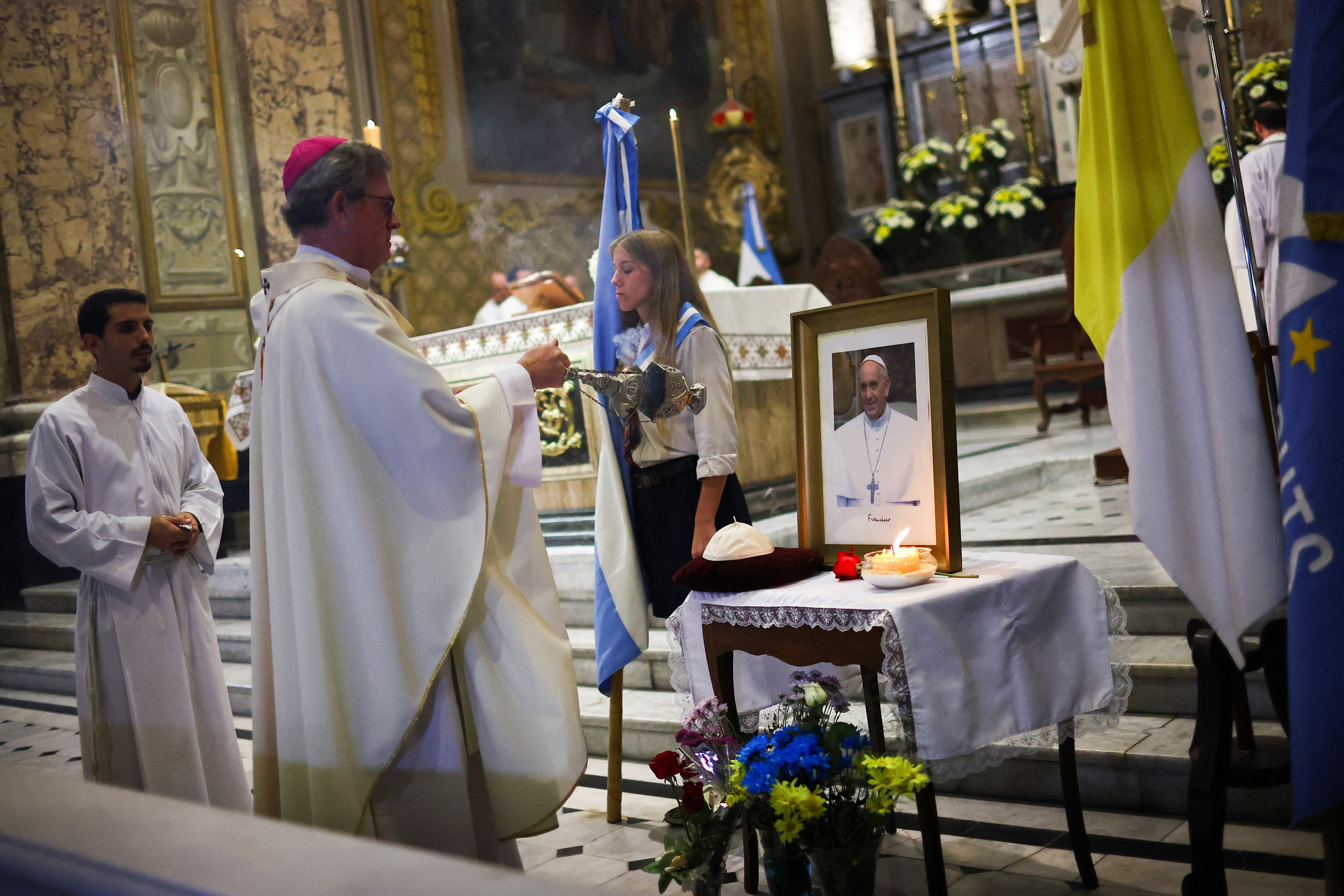 La ceremonia de despedida del papa Francisco en la Argentina se realizará en la Catedral Metropolitana el sábado 26 a las 10 de la mañana (REUTERS/Agustin Marcarian)