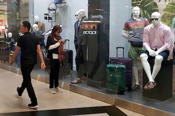 La reactivación económica en Colombia avanza lentamente, mostrando signos de mejora desde agosto de 2023 Luis Jaime Acosta/Reuters