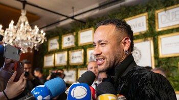 Neymar continúa su recuperación en