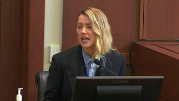 La actriz estadounidense Amber Heard dijo que el juicio por la demanda por difamación presentada contra ella por su exmarido Johnny Depp es "lo más doloroso y difícil" que ha vivido hasta ahora, al declarar el miércoles como testigo en el tribunal.