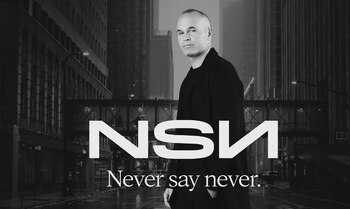 Andrés Iniesta posando con el