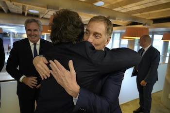 Javier Milei junto a Manuel Adorni, Pablo Quirno, Mario Lugones y Diego Santilli en la previa de AmCham