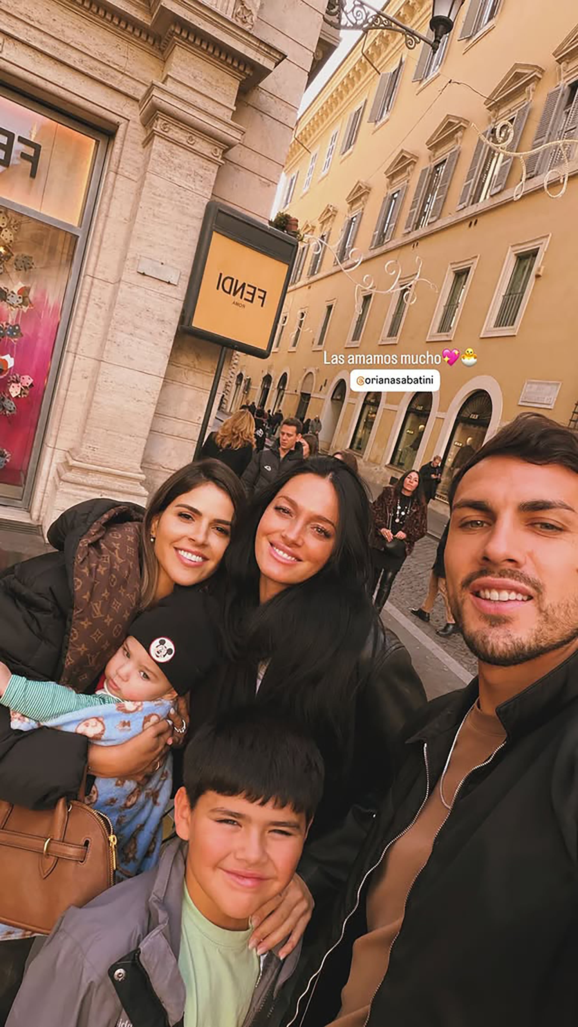 Camila Galante, Oriana Sabatini y Leandro Paredes en la ciudad de Roma (Instagram)