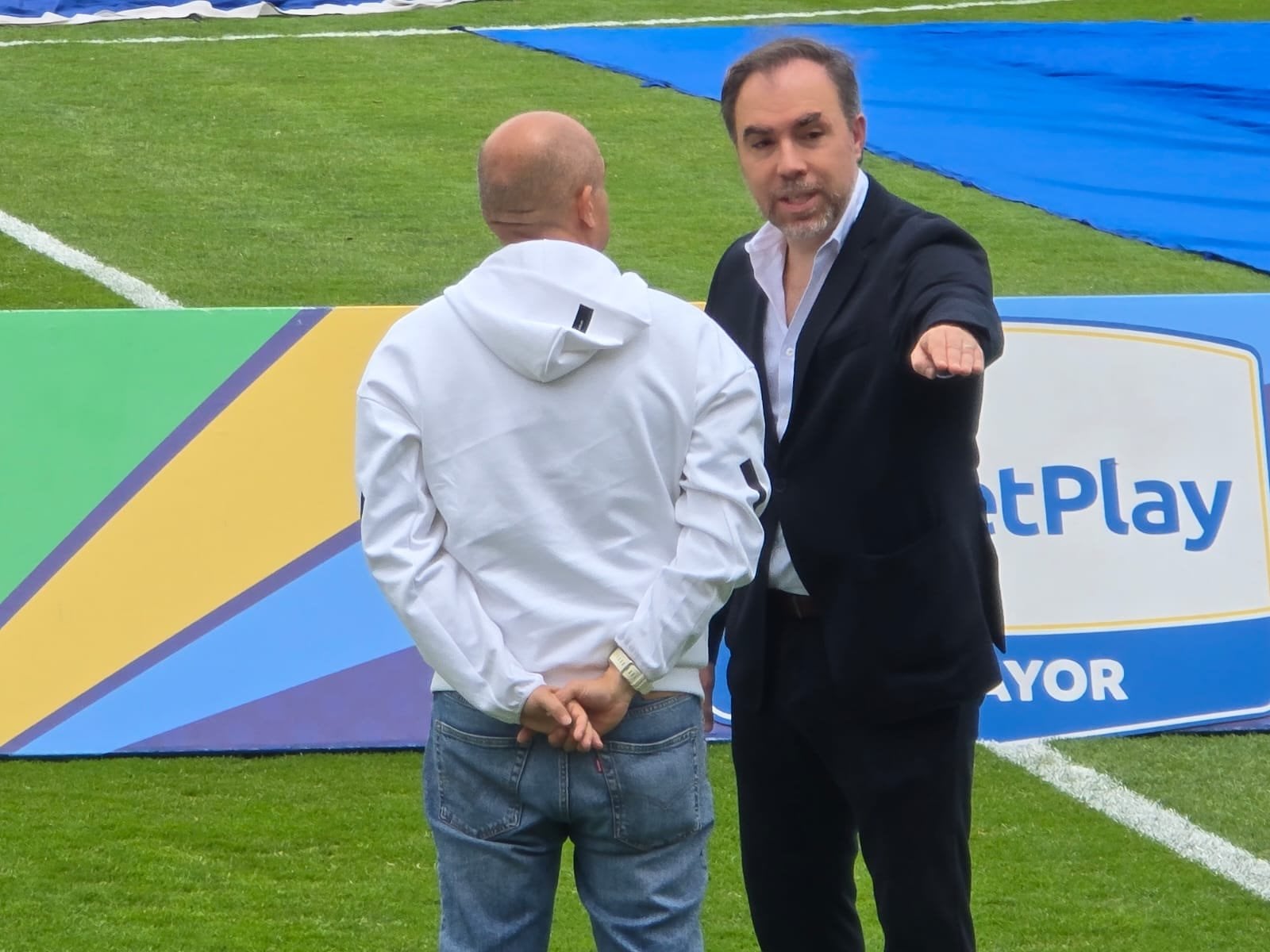 Hugo Varela, director de Kapital Football Group, presente en el estadio El Campín para ver a Millonarios - crédito @MemoriasDTablon/X