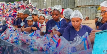 Más de 26 mil familias de zonas vulnerables de Santiago recibieron alimentos en una jornada de cinco días organizada por Dasac en República Dominicana. (Foto cortesía Presidencia de República Dominicana)