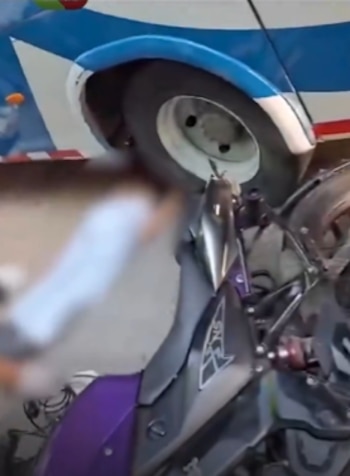 La joven circulaba por la carrera 46 en sentido oriente-occidente cuando impactó contra el automóvil - crédito Primero Barranquilla