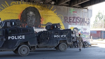 La Policía de Haití detiene a siete personas, incluidos cinco agentes, por la estampida que dejó 25 muertes