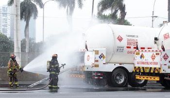 El manejo de cargas peligrosas,