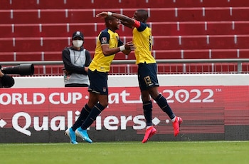 Michael Estrada (i) de Ecuador