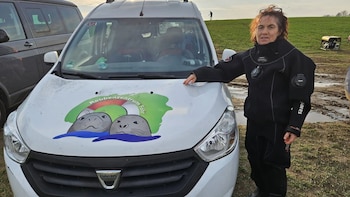 Janine Bahr-van Gemmert, durante las maniobras de rescate de Timmy. (Centro de Focas Föhr)