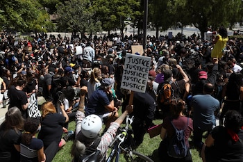 Protesta contra la desigualdad racial en San Pedro, Los Ángeles, este 6 de junio de 2020. REUTERS/Patrick T. Fallon