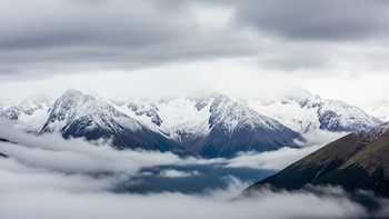 Cómo reaccionan las nubes de las montañas más altas del mundo ante el calentamiento global, según un estudio de 20 años
