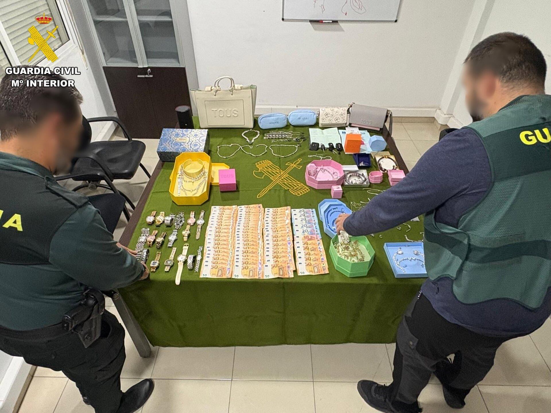 Detenida una empleada y su pareja por desfalcar 620.000 euros con transferencias no autorizadas