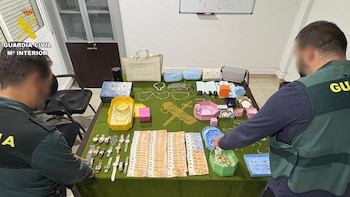 Detenida una empleada y su