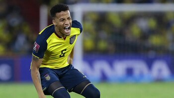 Alarma en Ecuador: Byron Castillo se lesionó en el amistoso ante Irak y podría perderse el Mundial de Qatar