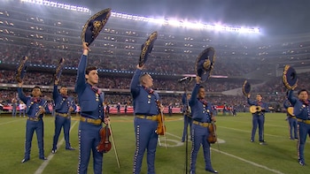 Mariachis en la NFL: músicos mexicanos interpretaron el himno de EEUU previo al Chicago vs Filadelfia