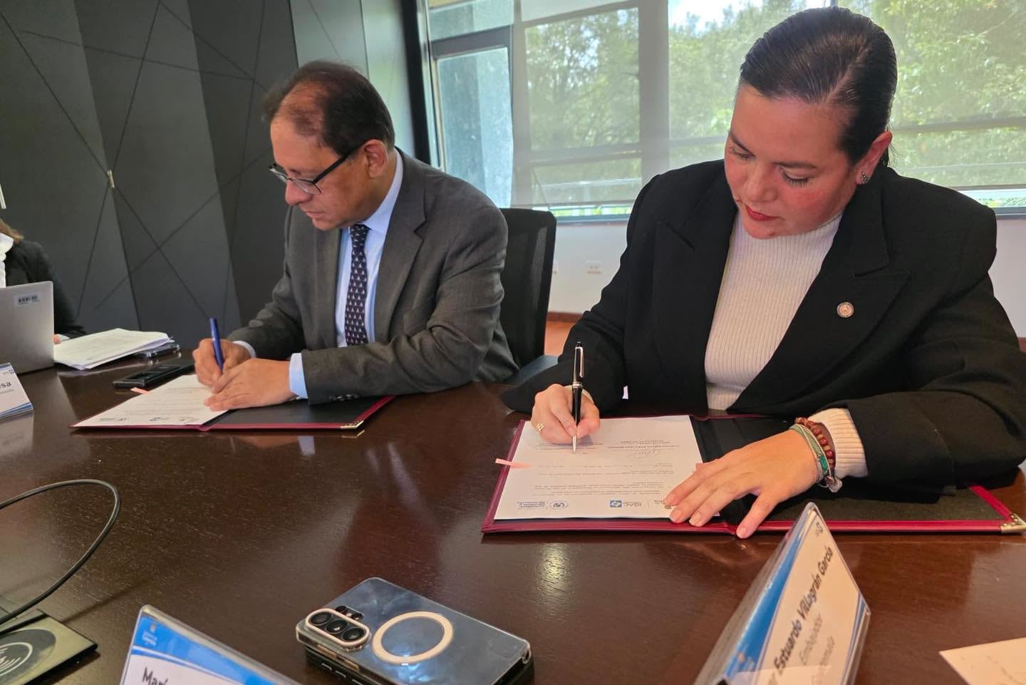 Guatemala y Colombia firman un memorando para ampliar la cooperación geoespacial en el agro
