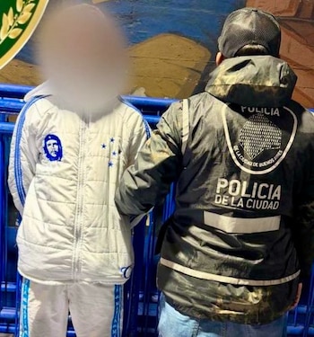 Detuvieron a un hincha de Cruzeiro en La Bombonera por romper billetes e incitar a la violencia