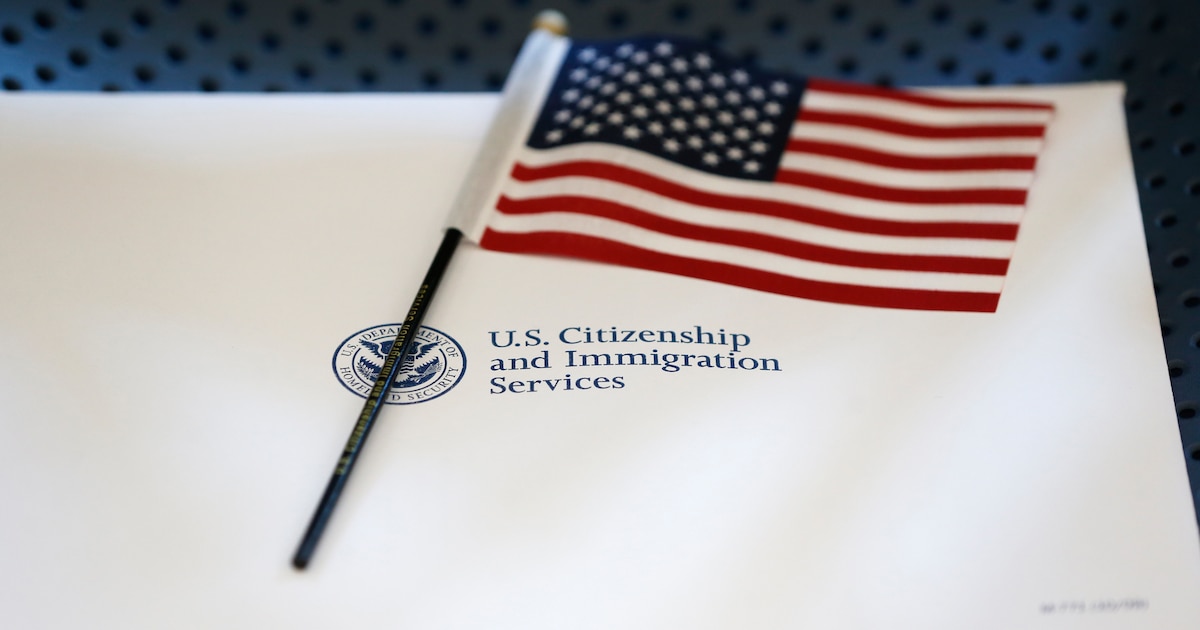 Photo: infobae.com DHS Authorizes USCIS to Mandate Online Immigration Filing