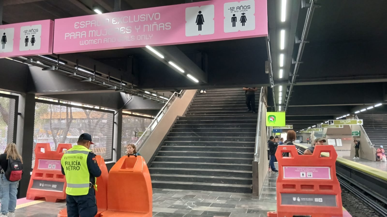 Las inmediaciones de la estación de la Línea 3 del Metro lucían vacías a horas de que se reestableció el servicio. (Infobae/Especial)