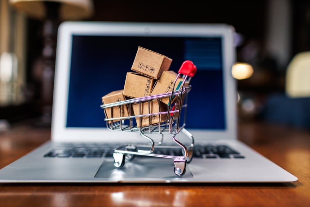 La estrategia, la creatividad y la adaptación del mensaje para TikTok, YouTube, Instagram o LinkedIn siguen bajo control humano.(Imagen: Shutterstock)