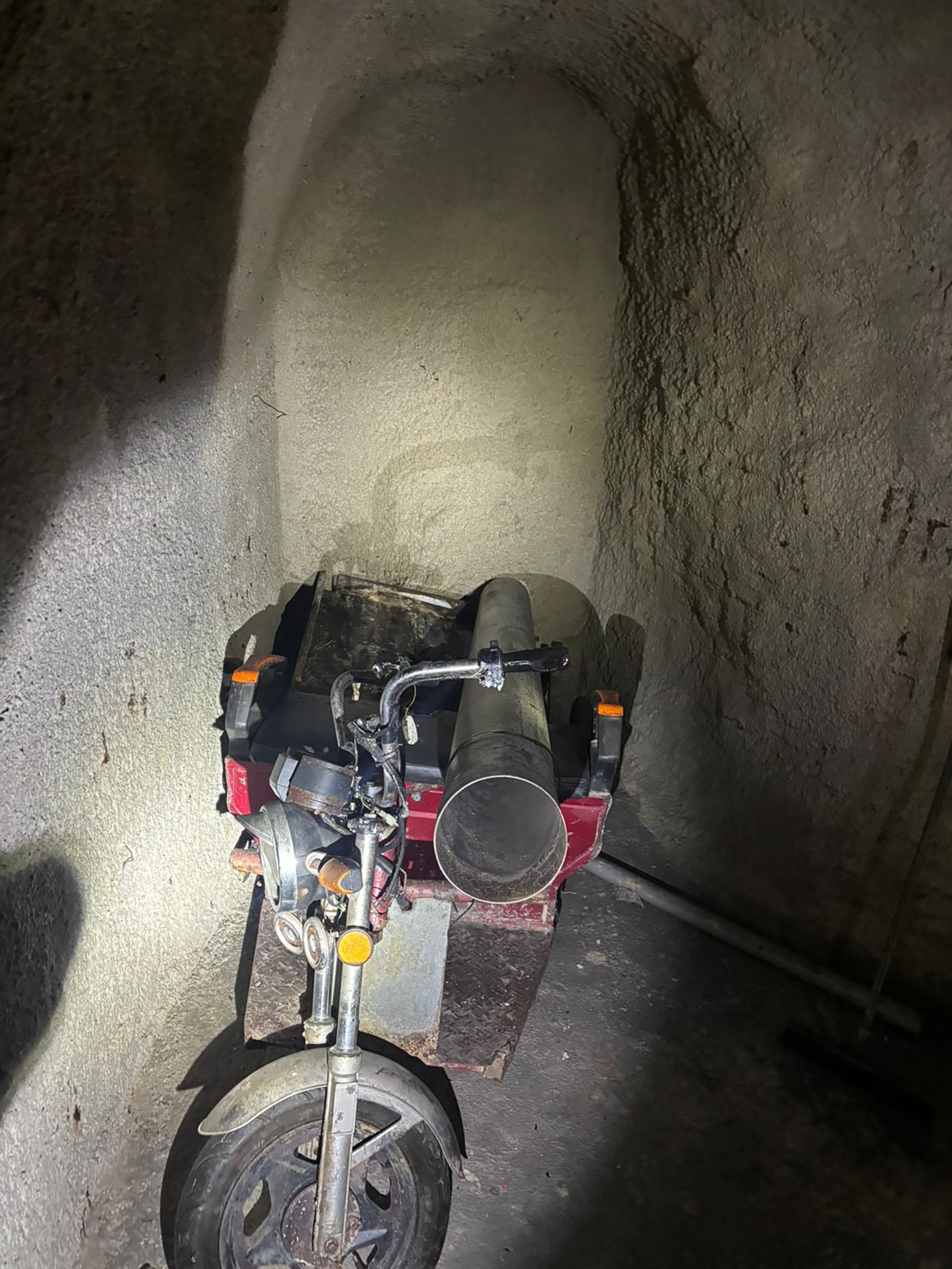 Una moto en los túneles (IDF)