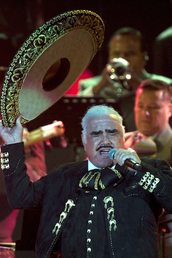 El cantante mexicano Vicente Fernández, durante un concierto el 16 de marzo de 2016, en el estadio Azteca, de la Ciudad de México. EFE/Photoamc/SOLO USO EDITORIAL/SOLO DISPONIBLE PARA ILUSTRAR LA NOTICIA QUE ACOMPAÑA(CRÉDITO OBLIGATORIO)