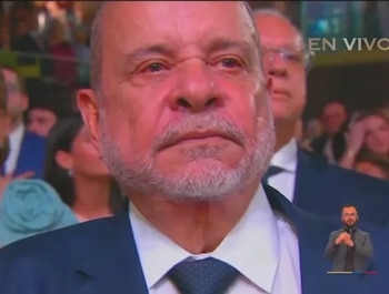 El padre de Abelardo de la Espriella lloró durante la ceremonia de investidura de su hijo - crédito Captura de Video Presidencia de Colombia/YouTube