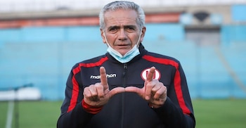 Gregorio Pérez tuvo que dejar de ser entrenador de Universitario debido a un problema de salud.