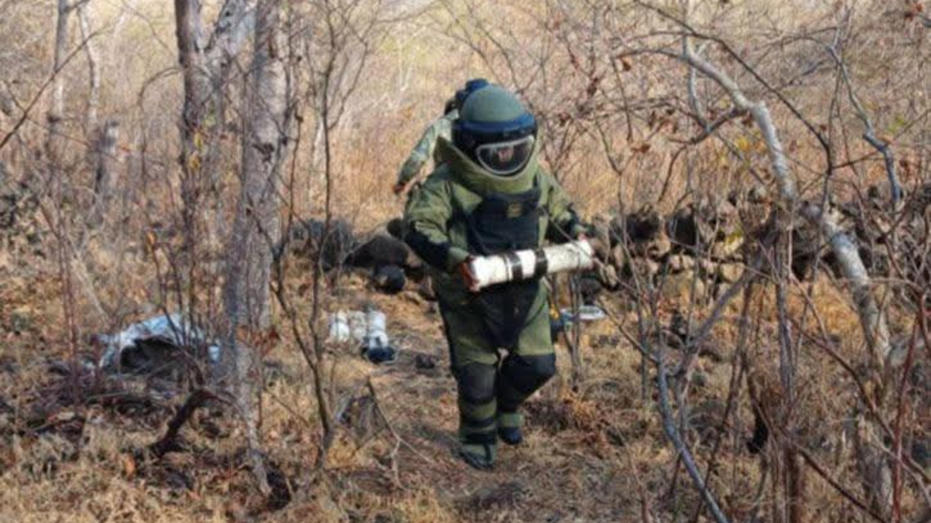Fuerzas especiales entran a campo minado y desactivan artefactos explosivos en Tierra Caliente, Michoacán
