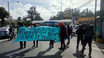 Guatemala: La Usac amanece con inspecciones a vehículos y bloqueos en la zona 12