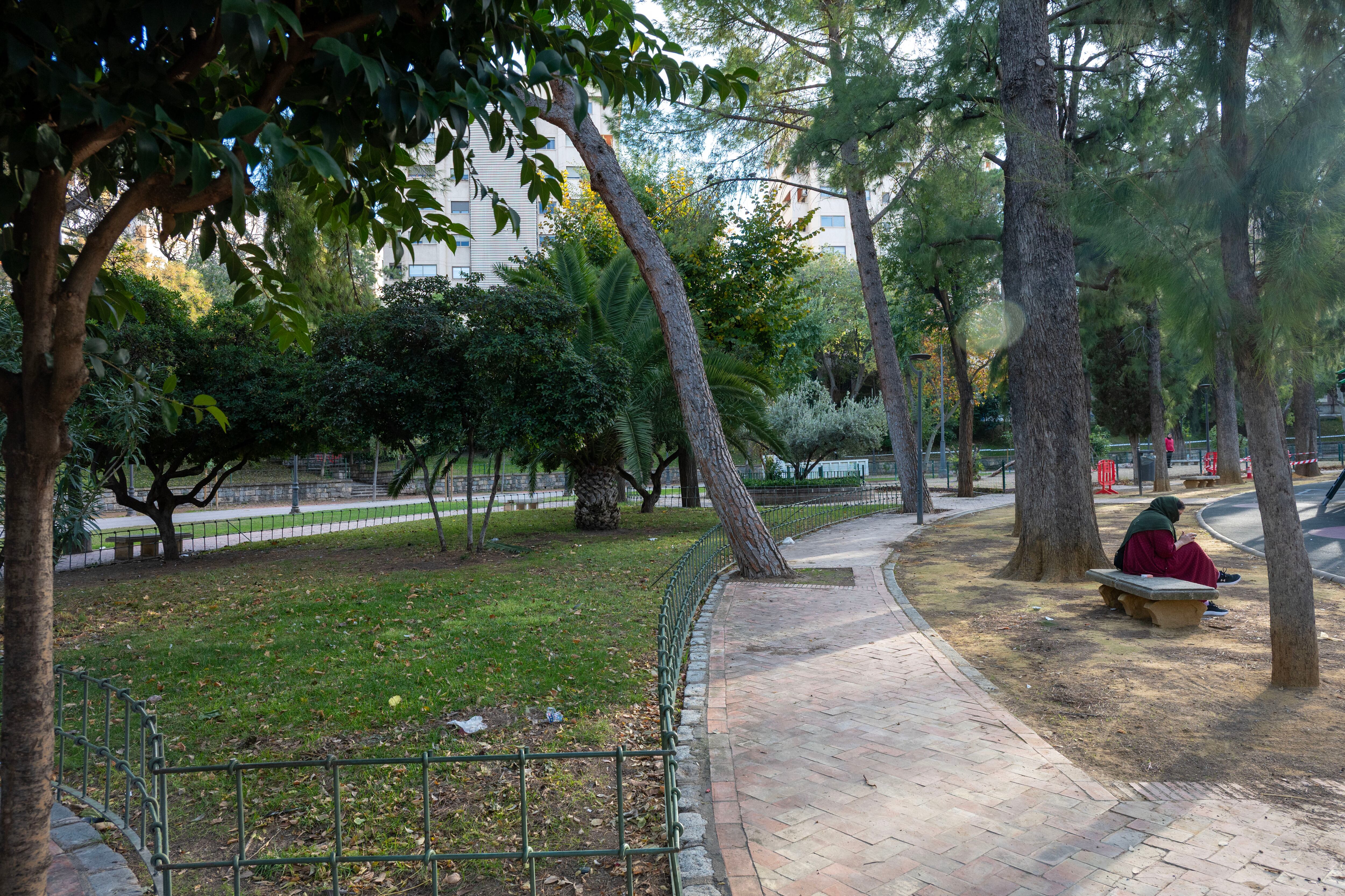 Vista del Parque de la Concordia, situado en pleno centro de Jaén, donde aparecieron los cuerpos sin vida de las dos adolescentes de 15 y 16 años. (EFE/José Manuel Pedrosa)