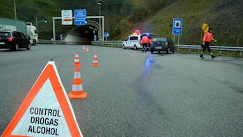 Detenido el conductor de una furgoneta en Vitoria que transportaba a once personas en su interior