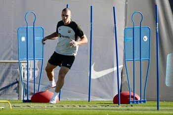 El centrocampista del FC Barcelona Oriol Romeu en foto de archivo de Alberto Estévez. EFE