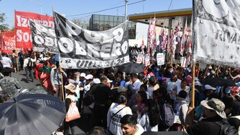 Manifestantes se concentran en Avellaneda;