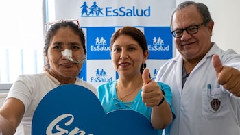 El procedimiento duró cerca de ocho horas y contó con la participación coordinada de equipos de cirugía plástica, cabeza y cuello, y cirugía maxilofacial - Créditos: Essalud.