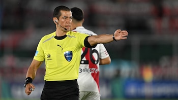 Estos son los tres árbitros colombianos que estarán en la Copa Mundial de la FIFA 2026: uno de campo, un asistente y un VAR