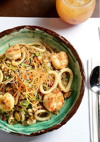 Arroz chaufa con mariscos