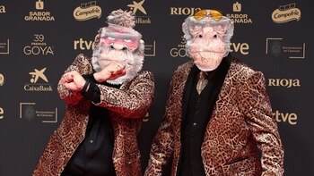 Los actores Víctor Monigote (i) y Rafael Arnau (d) posan en la alfombra roja de la 39º edición de los Premios Goya, en el Palacio de Exposiciones y Congresos de Granada, a 8 de febrero de 2025, en Granada, Andalucía (España). (Eduardo Parra / Europa Press)