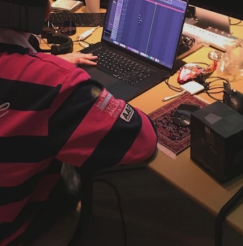 Beéle mostró a Bizarrap trabajando en lo que parece ser su próximo tema musical - crédito Beéle / Instagram