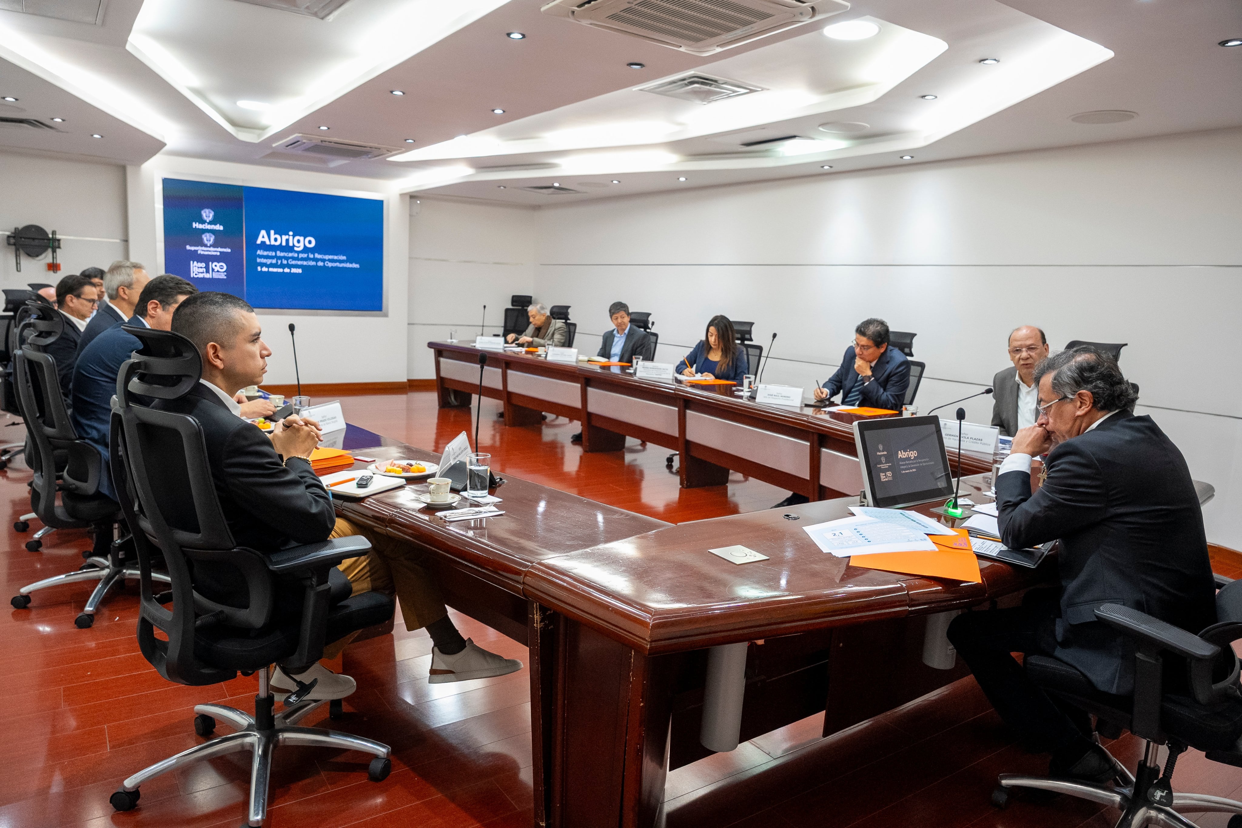 El plan, impulsado por el Ministerio de Hacienda y Crédito Público, la Superintendencia Financiera de Colombia y la Asobancaria, busca acelerar la recuperación económica en zonas golpeadas por la emergencia invernal- crédito Ministerio de Hacienda