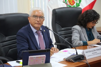 Congresista Héctor Acuña es uno