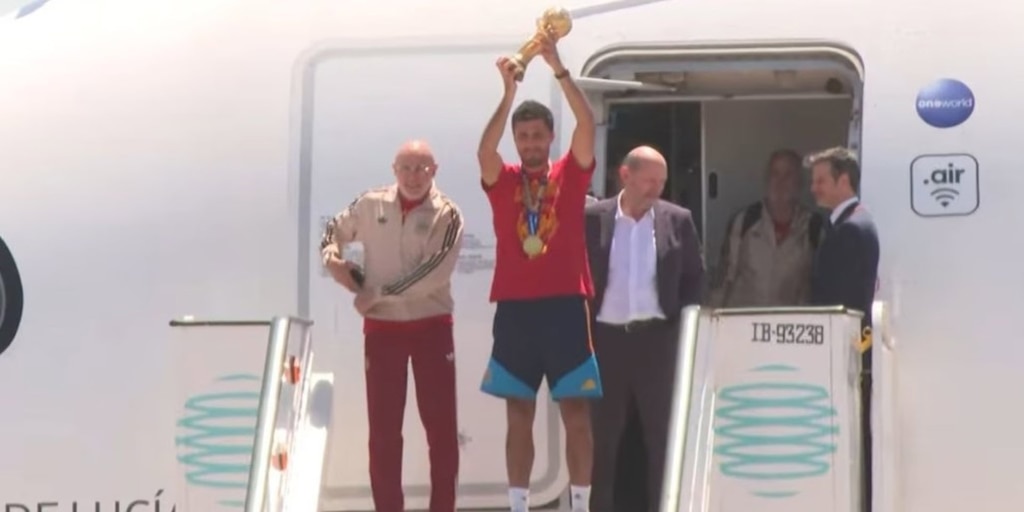 La selección española llega a Madrid con el trofeo de campeones del mundo