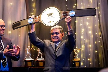 El campeón mundial Santos "Falucho"