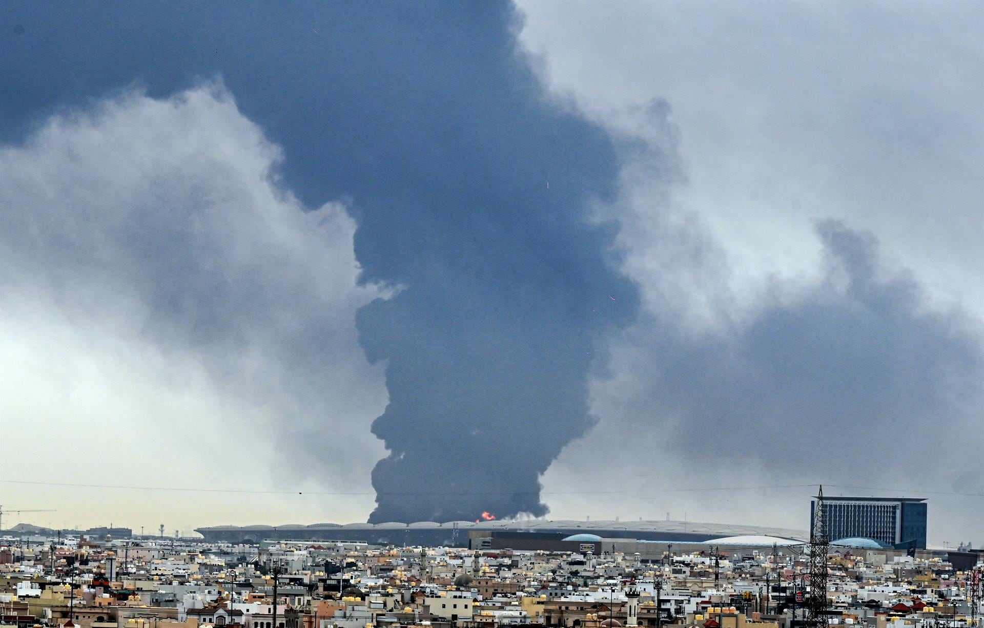 Kuwait confirmó daños materiales en su principal puerto comercial tras un ataque con drones (Europa Press)