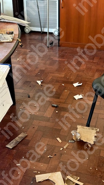 Las partes del explosivo cayeron