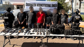 Armados con rifles AK-47 y M4: detienen a un menor de edad y cinco adultos en Navolato, Sinaloa