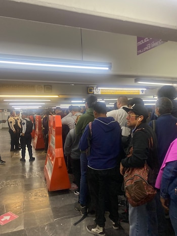 Vallas y policías intentan generar